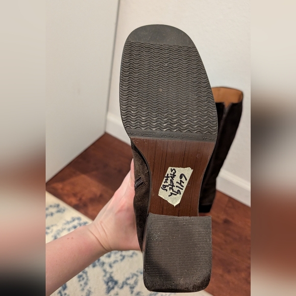 NWOB Saks Fifth Avenue Italian Made Chocolate Brown Knee-High Suede Boots Size 7 - Picture 5 of 9